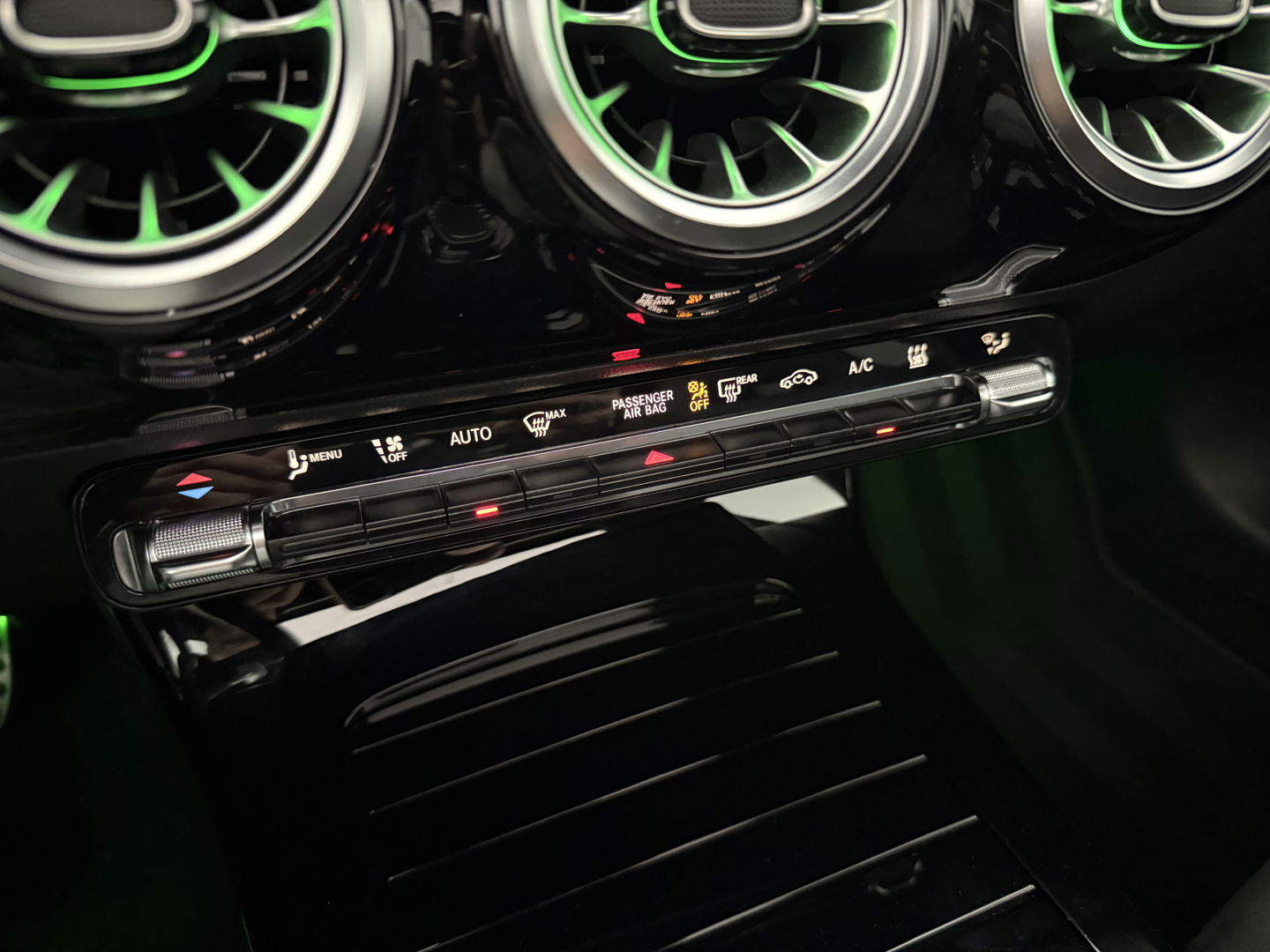 Mercedes-Benz CLA-Klasse Shooting brake 250 e AMG Night | SOH 97% | Pano | Sfeerverl. | Burmester | Virtual | Camera | Trekh. | Carplay | Adaptive Cruise