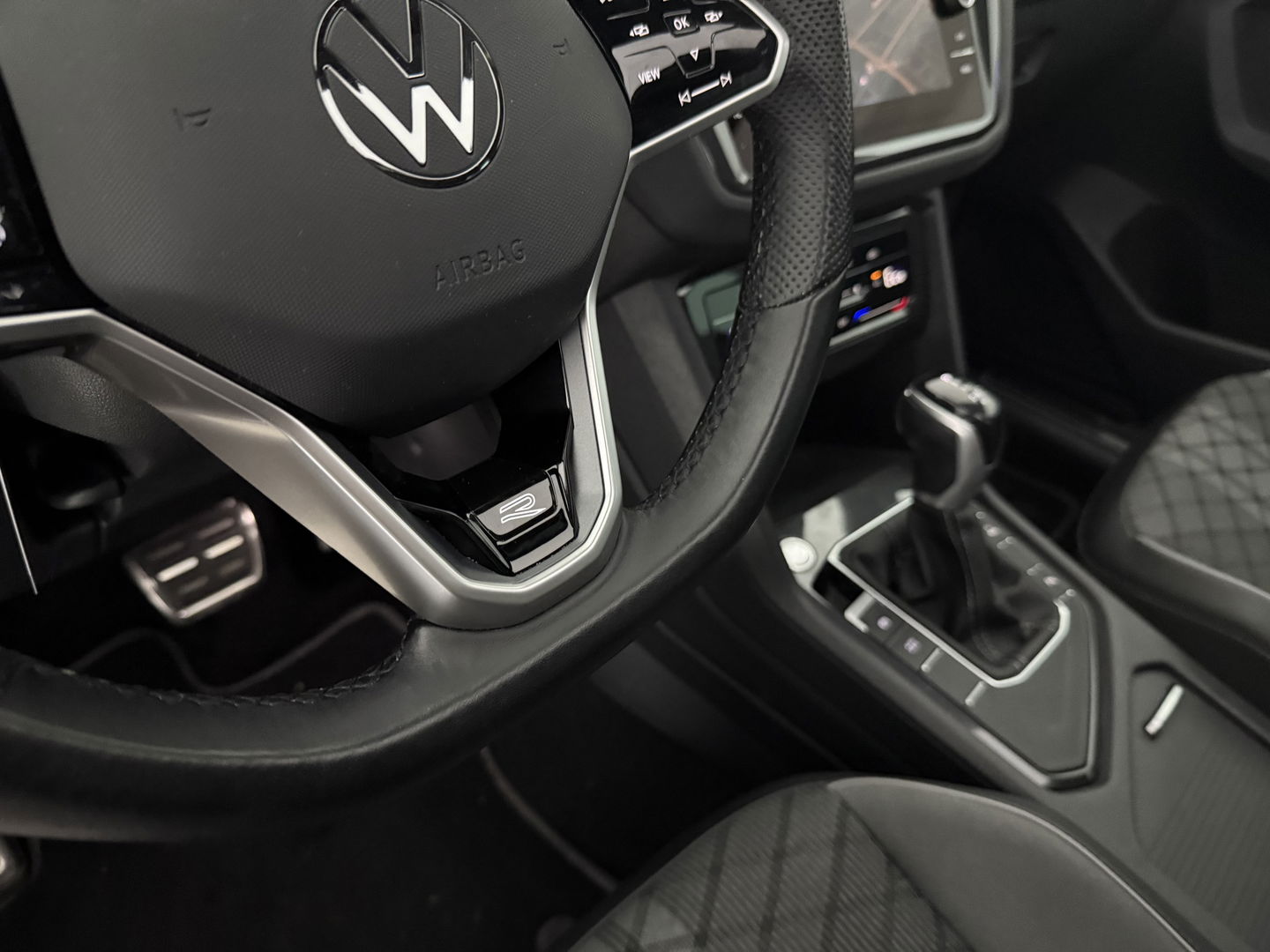 Volkswagen Tiguan 1.4 TSI eHybrid 245PK R-Line Black Style | SOH 86% | Pano | Virtual | Adap. Cruise | Sfeer | Carplay | Keyless | Stoelverw. | NAP