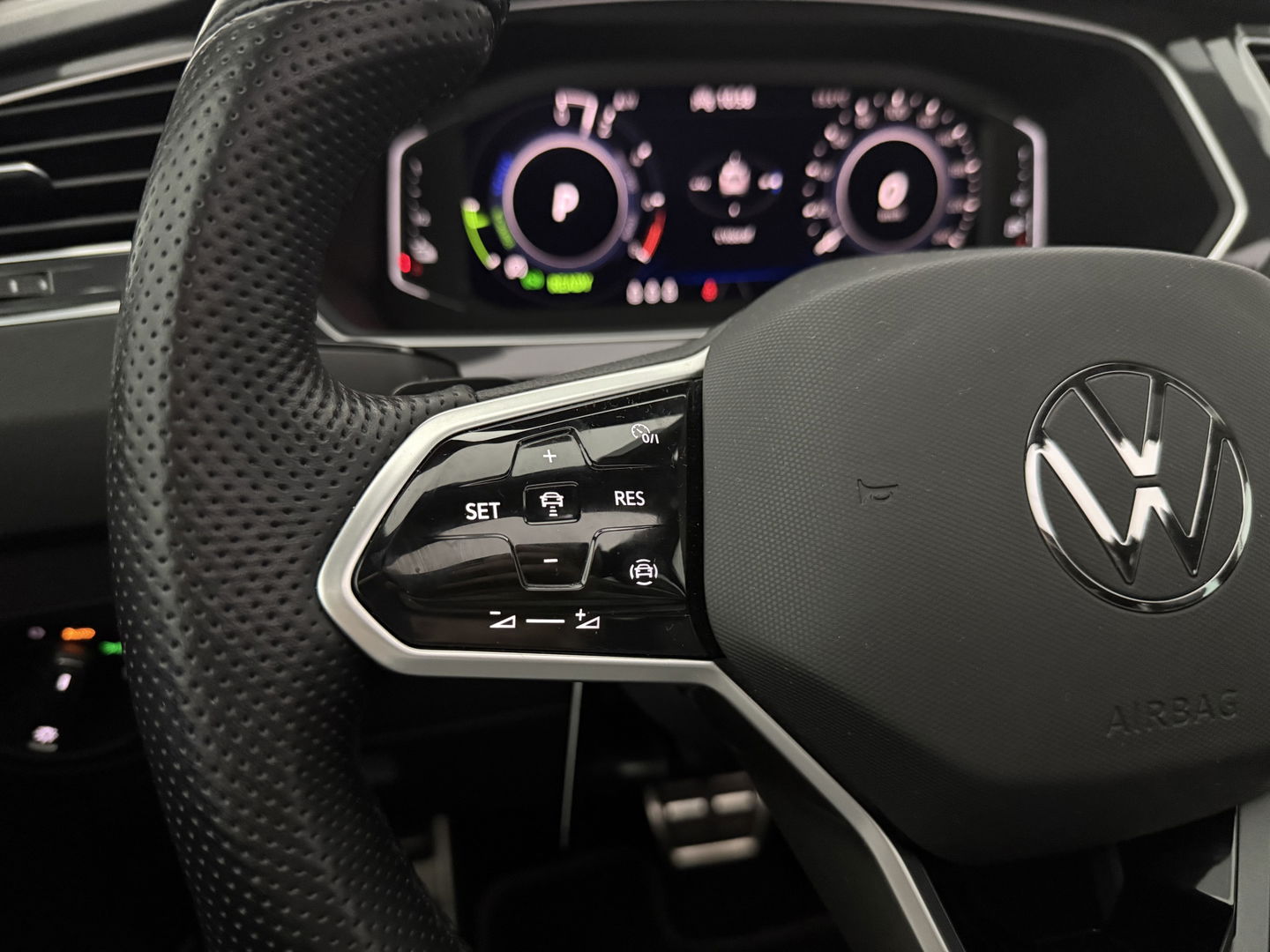 Volkswagen Tiguan 1.4 TSI eHybrid 245PK R-Line Black Style | SOH 86% | Pano | Virtual | Adap. Cruise | Sfeer | Carplay | Keyless | Stoelverw. | NAP