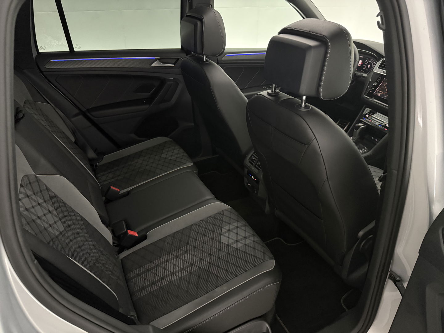 Volkswagen Tiguan 1.4 TSI eHybrid 245PK R-Line Black Style | SOH 86% | Pano | Virtual | Adap. Cruise | Sfeer | Carplay | Keyless | Stoelverw. | NAP