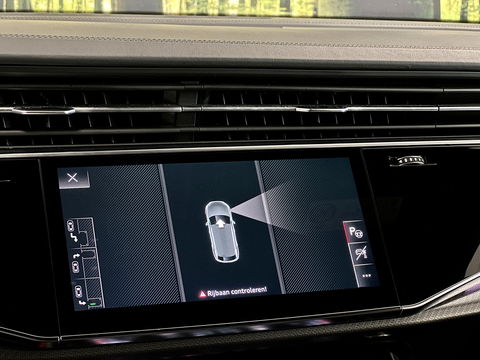 Audi RS Q8 4.0 TFSI RS Q8 quattro | Carbon Optiek Pakket | Dynamic Plus | Keramisch | 23'' lichtmetaal | Panoramadak | Massage | 600 Pk! | Head-up display | Trekhaak | Bang & Olufson |