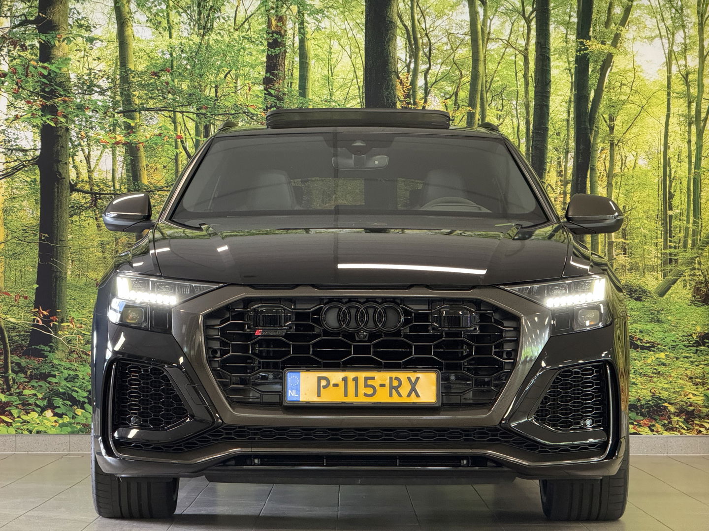 Audi RS Q8 4.0 TFSI RS Q8 quattro | Carbon Optiek Pakket | Dynamic Plus | Keramisch | 23'' lichtmetaal | Panoramadak | Massage | 600 Pk! | Head-up display | Trekhaak | Bang & Olufson |