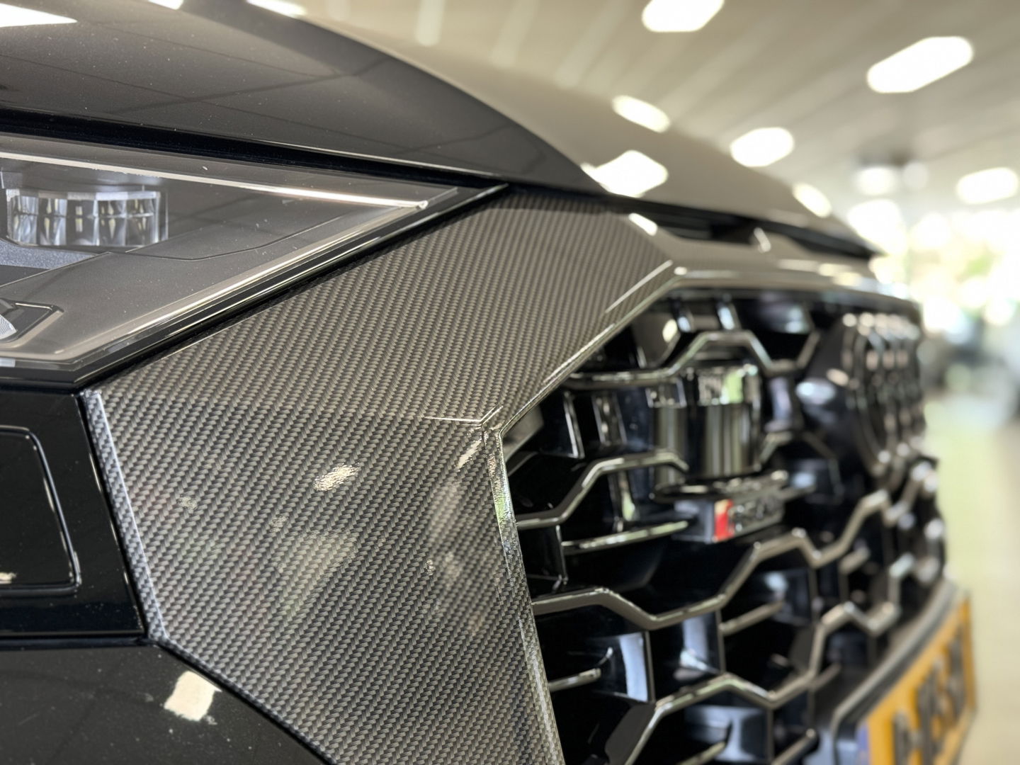 Audi RS Q8 4.0 TFSI RS Q8 quattro | Carbon Optiek Pakket | Dynamic Plus | Keramisch | 23'' lichtmetaal | Panoramadak | Massage | 600 Pk! | Head-up display | Trekhaak | Bang & Olufson |