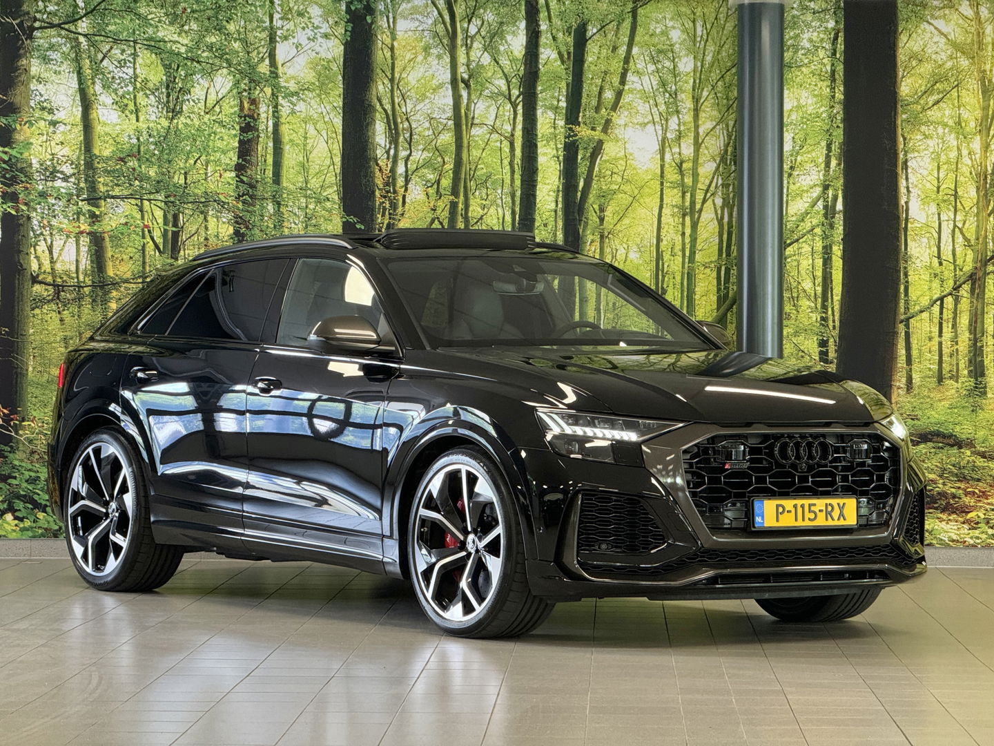 Audi RS Q8 4.0 TFSI RS Q8 quattro | Carbon Optiek Pakket | Dynamic Plus | Keramisch | 23'' lichtmetaal | Panoramadak | Massage | 600 Pk! | Head-up display | Trekhaak | Bang & Olufson |