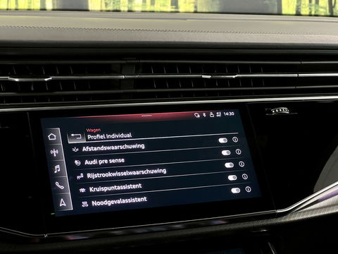 Audi RS Q8 4.0 TFSI RS Q8 quattro | Carbon Optiek Pakket | Dynamic Plus | Keramisch | 23'' lichtmetaal | Panoramadak | Massage | 600 Pk! | Head-up display | Trekhaak | Bang & Olufson |