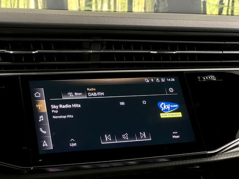 Audi RS Q8 4.0 TFSI RS Q8 quattro | Carbon Optiek Pakket | Dynamic Plus | Keramisch | 23'' lichtmetaal | Panoramadak | Massage | 600 Pk! | Head-up display | Trekhaak | Bang & Olufson |