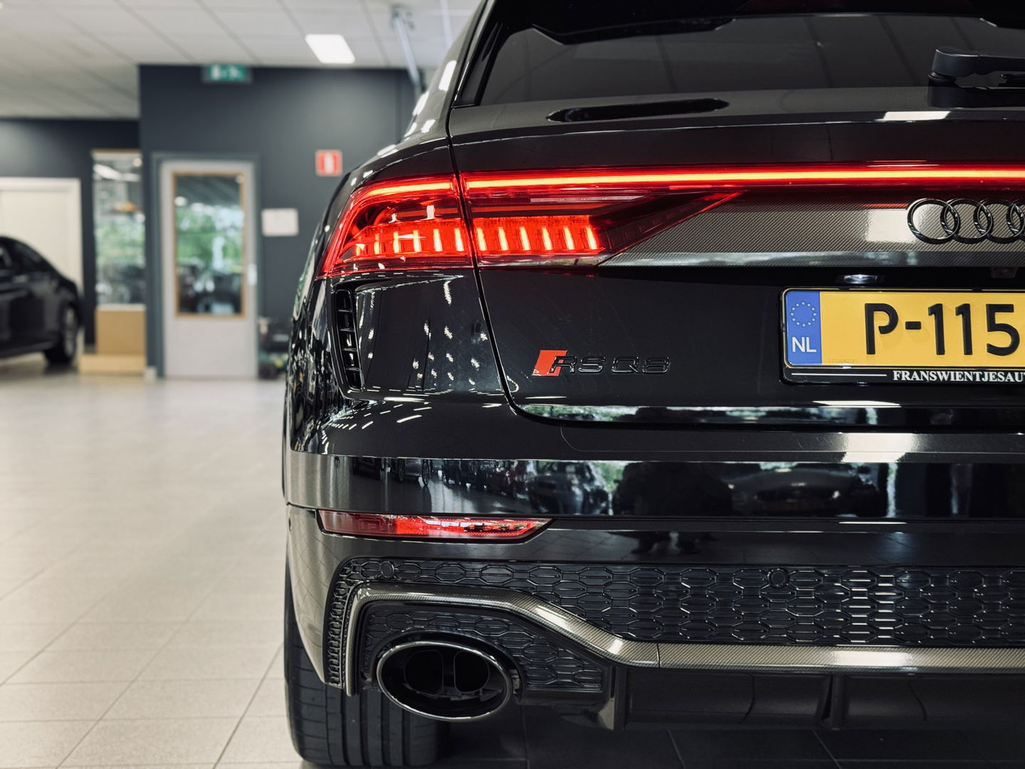 Audi RS Q8 4.0 TFSI RS Q8 quattro | Carbon Optiek Pakket | Dynamic Plus | Keramisch | 23'' lichtmetaal | Panoramadak | Massage | 600 Pk! | Head-up display | Trekhaak | Bang & Olufson |