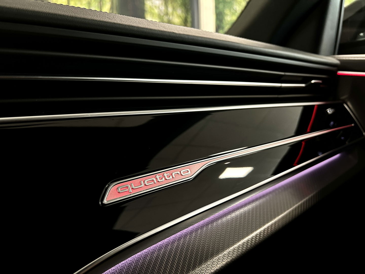 Audi RS Q8 4.0 TFSI RS Q8 quattro | Carbon Optiek Pakket | Dynamic Plus | Keramisch | 23'' lichtmetaal | Panoramadak | Massage | 600 Pk! | Head-up display | Trekhaak | Bang & Olufson |