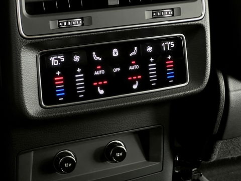 Audi RS Q8 4.0 TFSI RS Q8 quattro | Carbon Optiek Pakket | Dynamic Plus | Keramisch | 23'' lichtmetaal | Panoramadak | Massage | 600 Pk! | Head-up display | Trekhaak | Bang & Olufson |