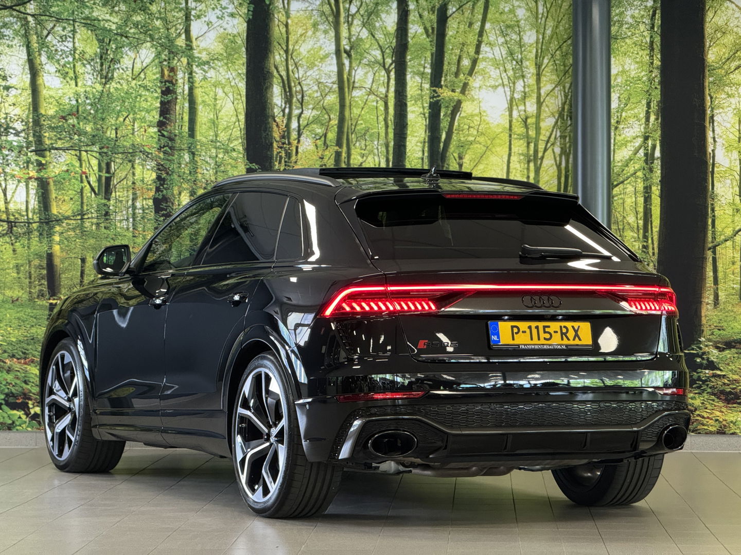 Audi RS Q8 4.0 TFSI RS Q8 quattro | Carbon Optiek Pakket | Dynamic Plus | Keramisch | 23'' lichtmetaal | Panoramadak | Massage | 600 Pk! | Head-up display | Trekhaak | Bang & Olufson |