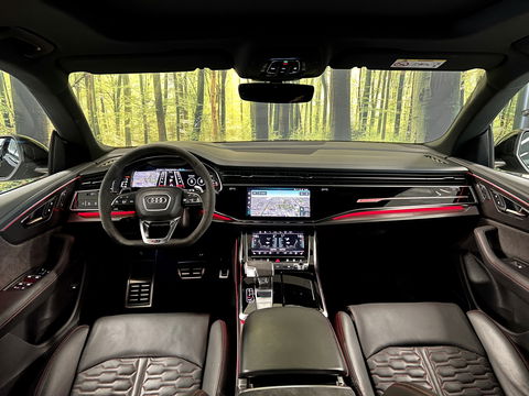 Audi RS Q8 4.0 TFSI RS Q8 quattro | Carbon Optiek Pakket | Dynamic Plus | Keramisch | 23'' lichtmetaal | Panoramadak | Massage | 600 Pk! | Head-up display | Trekhaak | Bang & Olufson |
