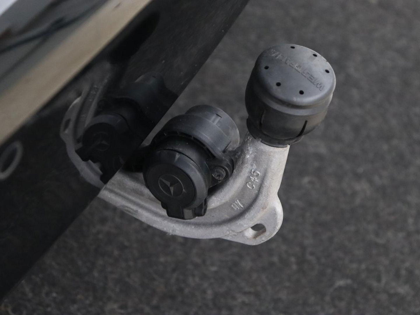 Mercedes-Benz A-Klasse 180 AMG | Adaptive cruise | Trekhaak | Stoelverwarming | Camera | Leder/Alcantara | Sfeerverlichting | Navigatie | Park Assist | Full LED | Climate control | Bluetooth