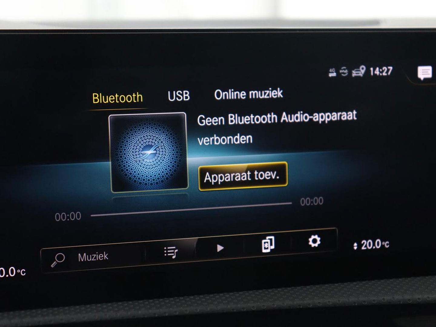 Mercedes-Benz A-Klasse 180 AMG | Adaptive cruise | Trekhaak | Stoelverwarming | Camera | Leder/Alcantara | Sfeerverlichting | Navigatie | Park Assist | Full LED | Climate control | Bluetooth