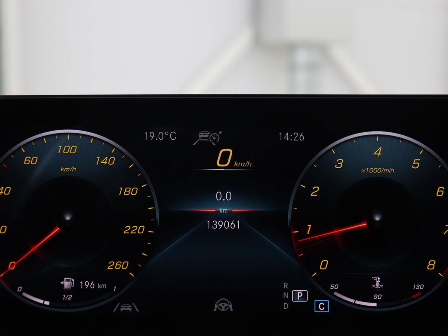 Mercedes-Benz A-Klasse 180 AMG | Adaptive cruise | Trekhaak | Stoelverwarming | Camera | Leder/Alcantara | Sfeerverlichting | Navigatie | Park Assist | Full LED | Climate control | Bluetooth