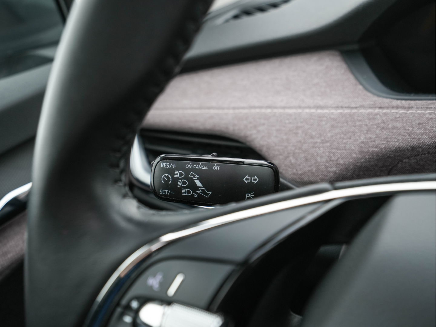 Škoda Enyaq iV 60 [ 3-Fase ] {SOH-87%} (INCL.BTW) *PANO | FULL-LED | DIGI-COCKPIT | CAMERA | KEYLESS | NAVI-FULLMAP | PRIVACY-GLASS | AMBIENT-LIGHT | ECC | PDC | CRUISE | 19''ALU | TOWBAR*