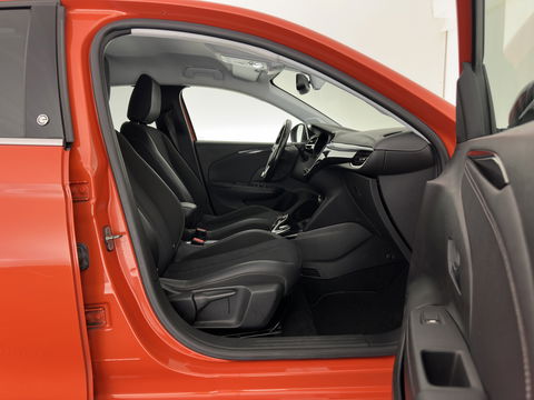 Opel CORSA-E Elegance 50 kWh [ 3-Fase ] {SOH-94%} (INCL-BTW) Aut. *FULL-LED | DIGI-COCKPIT | LEATHER-MICROFIBRE | NAVI-FULLMAP |  CAMERA | CARPLAY | ECC | KEYLESS | CRUISE | DAB | LANE-ASSIST | PDC | SPORT-SEATS | PRIVACY-GLASS | 16"ALU*