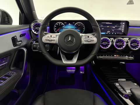 Mercedes-Benz A-Klasse 250 e AMG | SOH 93% | Pano | Sfeerverl. | Memory | Virtual | Camera | Keyless | Trekh. | Carplay