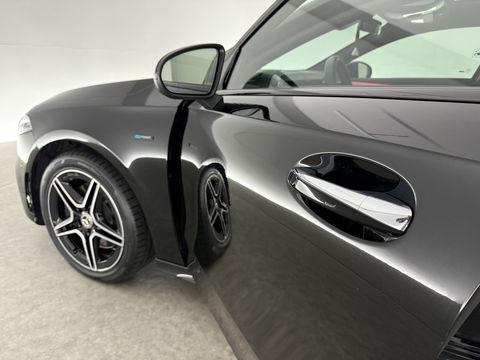 Mercedes-Benz A-Klasse 250 e AMG | SOH 93% | Pano | Sfeerverl. | Memory | Virtual | Camera | Keyless | Trekh. | Carplay