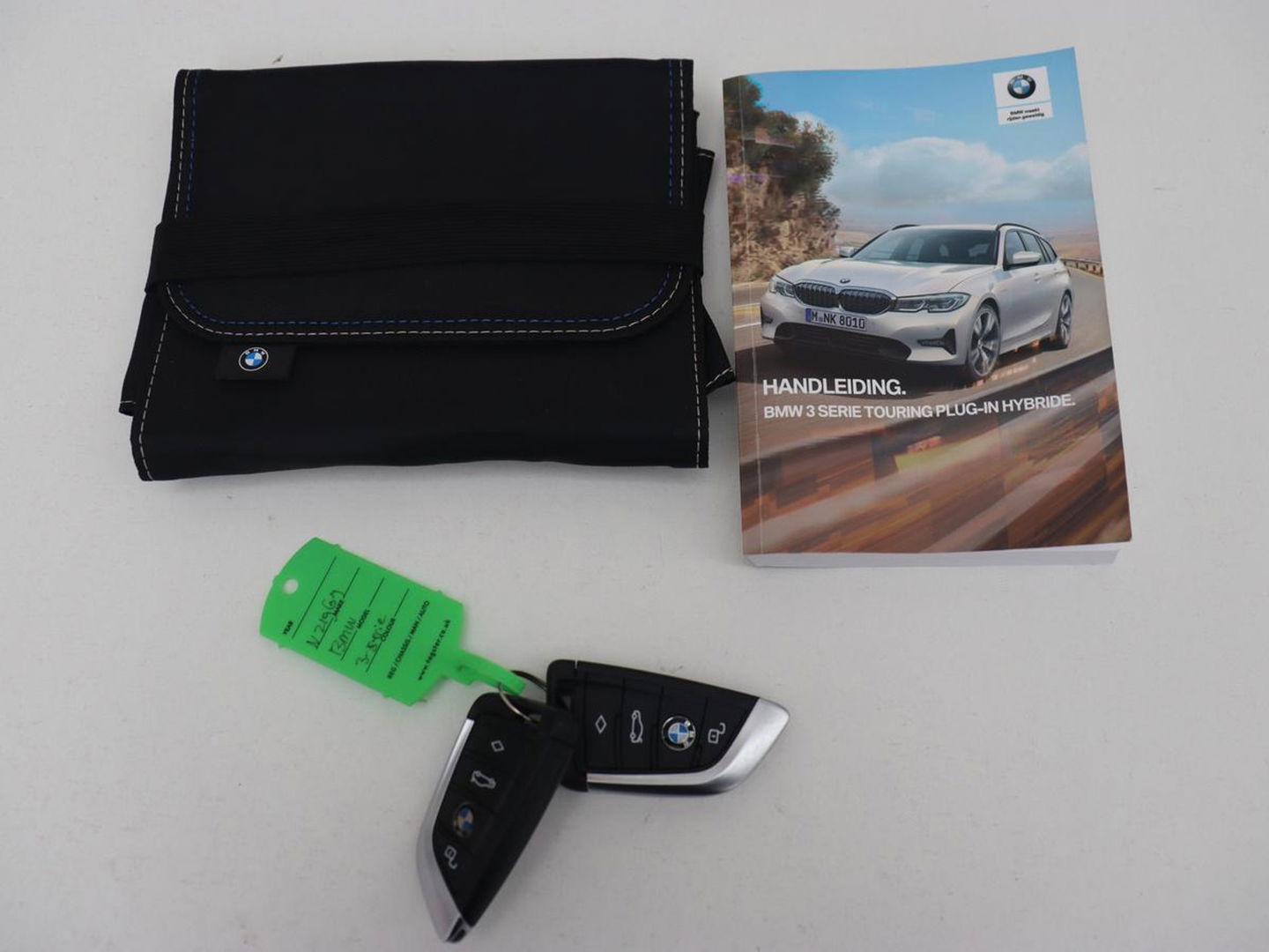 BMW 3-serie 320e M Sport | Adaptive cruise | Leder | Trekhaak | Stoelverwarming | 360 Camera | Laserlicht | Carplay | Sfeerverlichting | Live Cockpit | Keyless | Sportstoelen | DAB | Navigatie | PHEV | Plug In