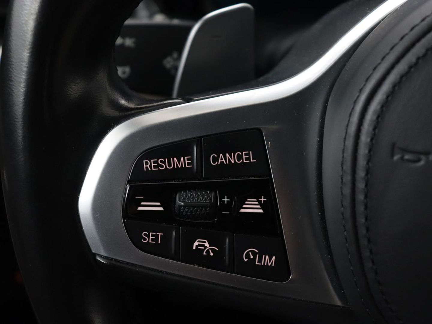 BMW 3-serie 320e M Sport | Adaptive cruise | Leder | Trekhaak | Stoelverwarming | 360 Camera | Laserlicht | Carplay | Sfeerverlichting | Live Cockpit | Keyless | Sportstoelen | DAB | Navigatie | PHEV | Plug In