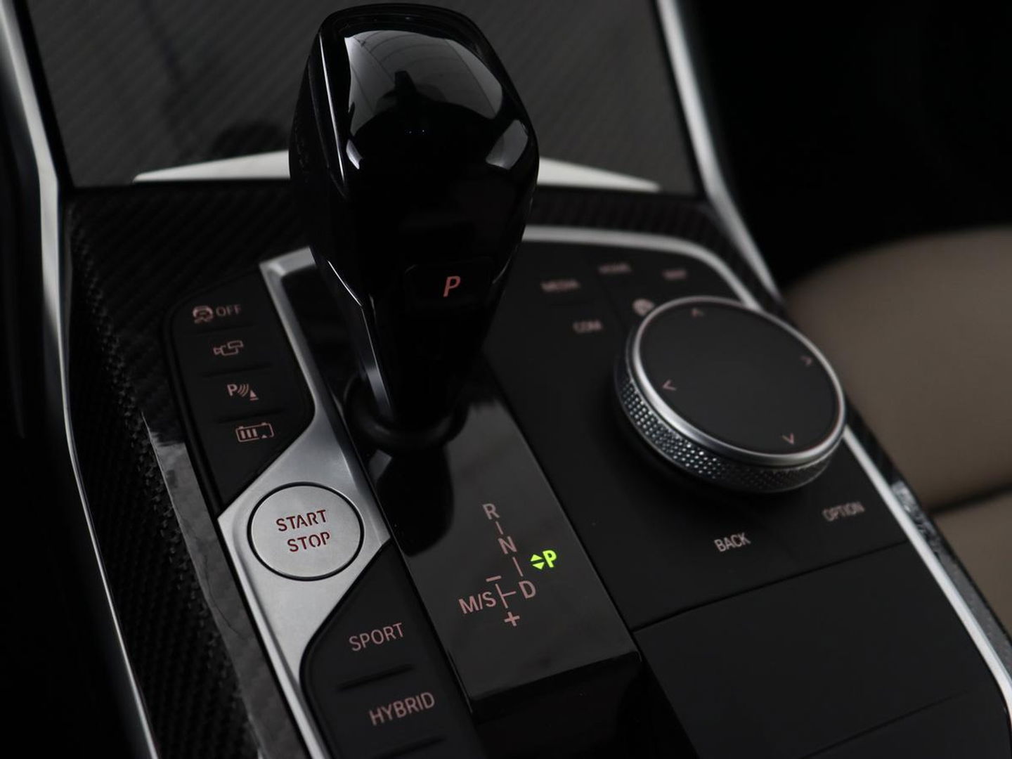 BMW 3-serie 320e M Sport | Adaptive cruise | Leder | Trekhaak | Stoelverwarming | 360 Camera | Laserlicht | Carplay | Sfeerverlichting | Live Cockpit | Keyless | Sportstoelen | DAB | Navigatie | PHEV | Plug In