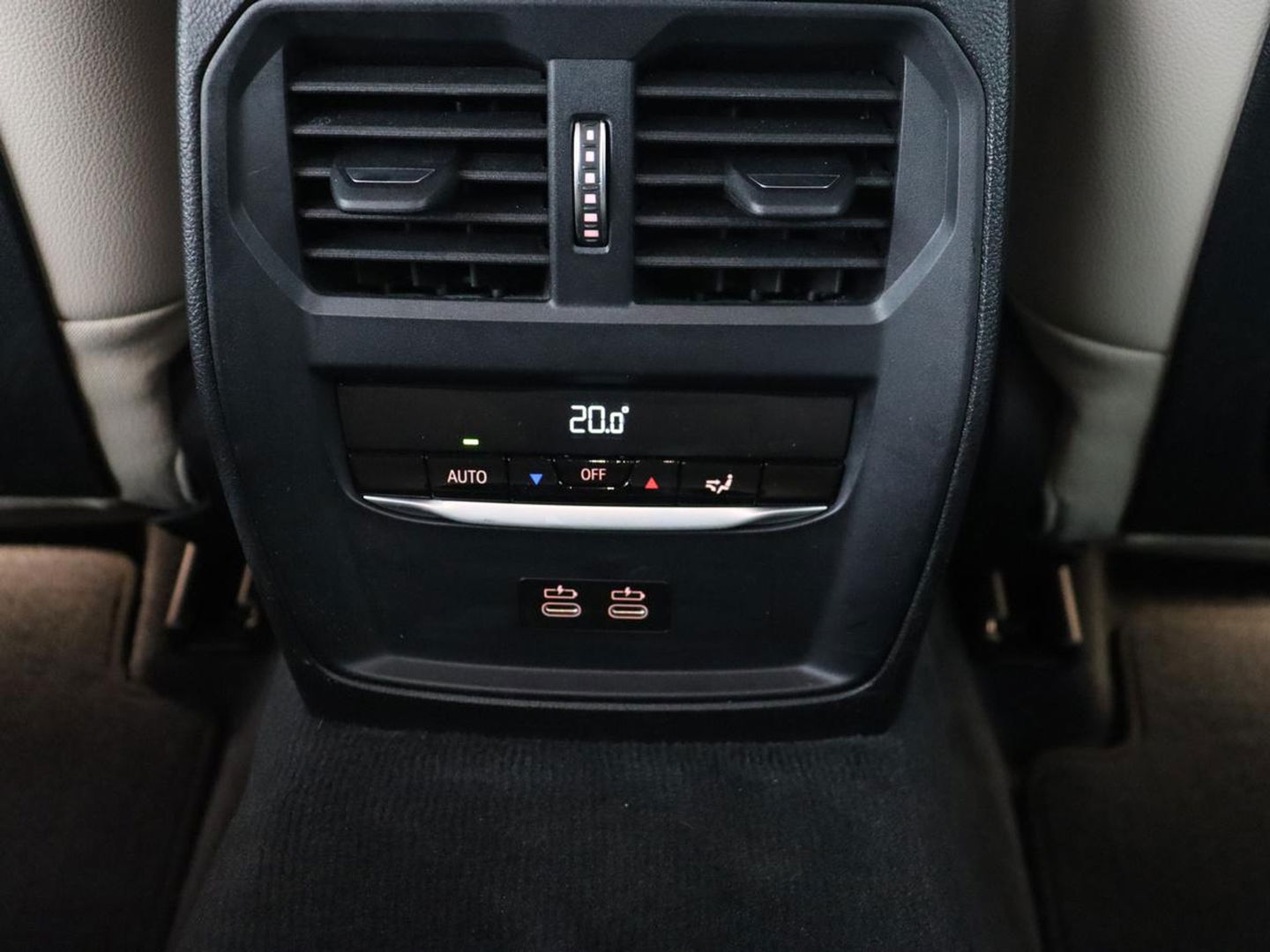 BMW 3-serie 320e M Sport | Adaptive cruise | Leder | Trekhaak | Stoelverwarming | 360 Camera | Laserlicht | Carplay | Sfeerverlichting | Live Cockpit | Keyless | Sportstoelen | DAB | Navigatie | PHEV | Plug In