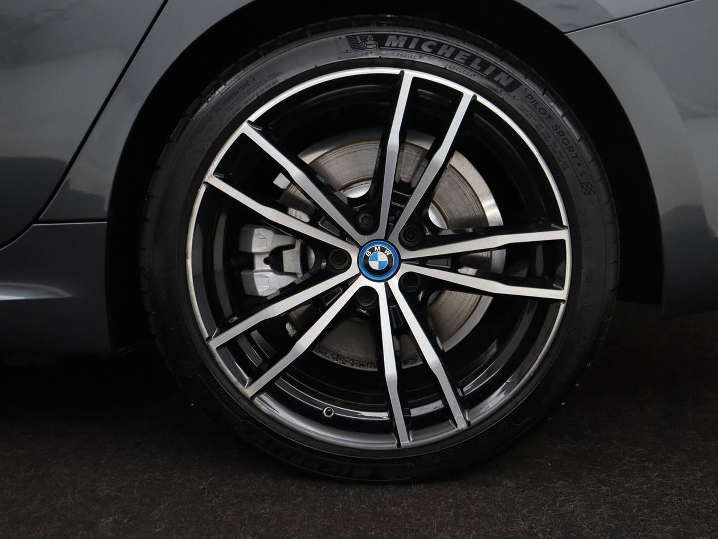 BMW 3-serie 320e M Sport | Adaptive cruise | Leder | Trekhaak | Stoelverwarming | 360 Camera | Laserlicht | Carplay | Sfeerverlichting | Live Cockpit | Keyless | Sportstoelen | DAB | Navigatie | PHEV | Plug In