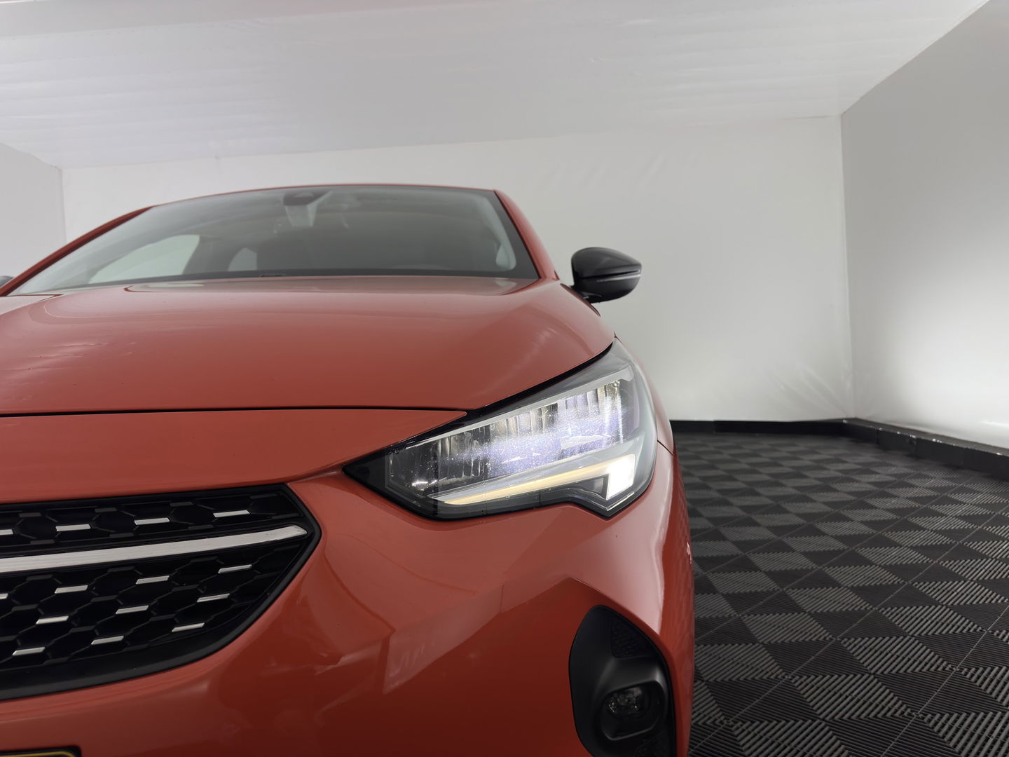 Opel CORSA-E Elegance 50 kWh [ 3-Fase ] {SOH-94%} (INCL-BTW) Aut. *FULL-LED | DIGI-COCKPIT | LEATHER-MICROFIBRE | NAVI-FULLMAP |  CAMERA | CARPLAY | ECC | KEYLESS | CRUISE | DAB | LANE-ASSIST | PDC | SPORT-SEATS | PRIVACY-GLASS | 16"ALU*