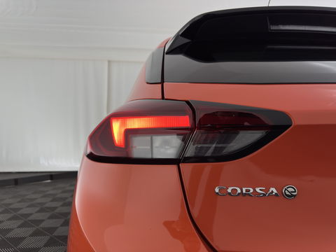 Opel CORSA-E Elegance 50 kWh [ 3-Fase ] {SOH-94%} (INCL-BTW) Aut. *FULL-LED | DIGI-COCKPIT | LEATHER-MICROFIBRE | NAVI-FULLMAP |  CAMERA | CARPLAY | ECC | KEYLESS | CRUISE | DAB | LANE-ASSIST | PDC | SPORT-SEATS | PRIVACY-GLASS | 16"ALU*