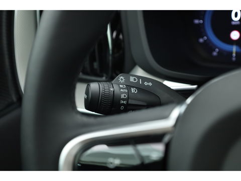 Volvo XC60 2.0 T6 Plug-in hybrid AWD Plus Dark | Luchtvering | Head-up | 360 camera | H&K Audio |  21 inch | Sportstoelen |