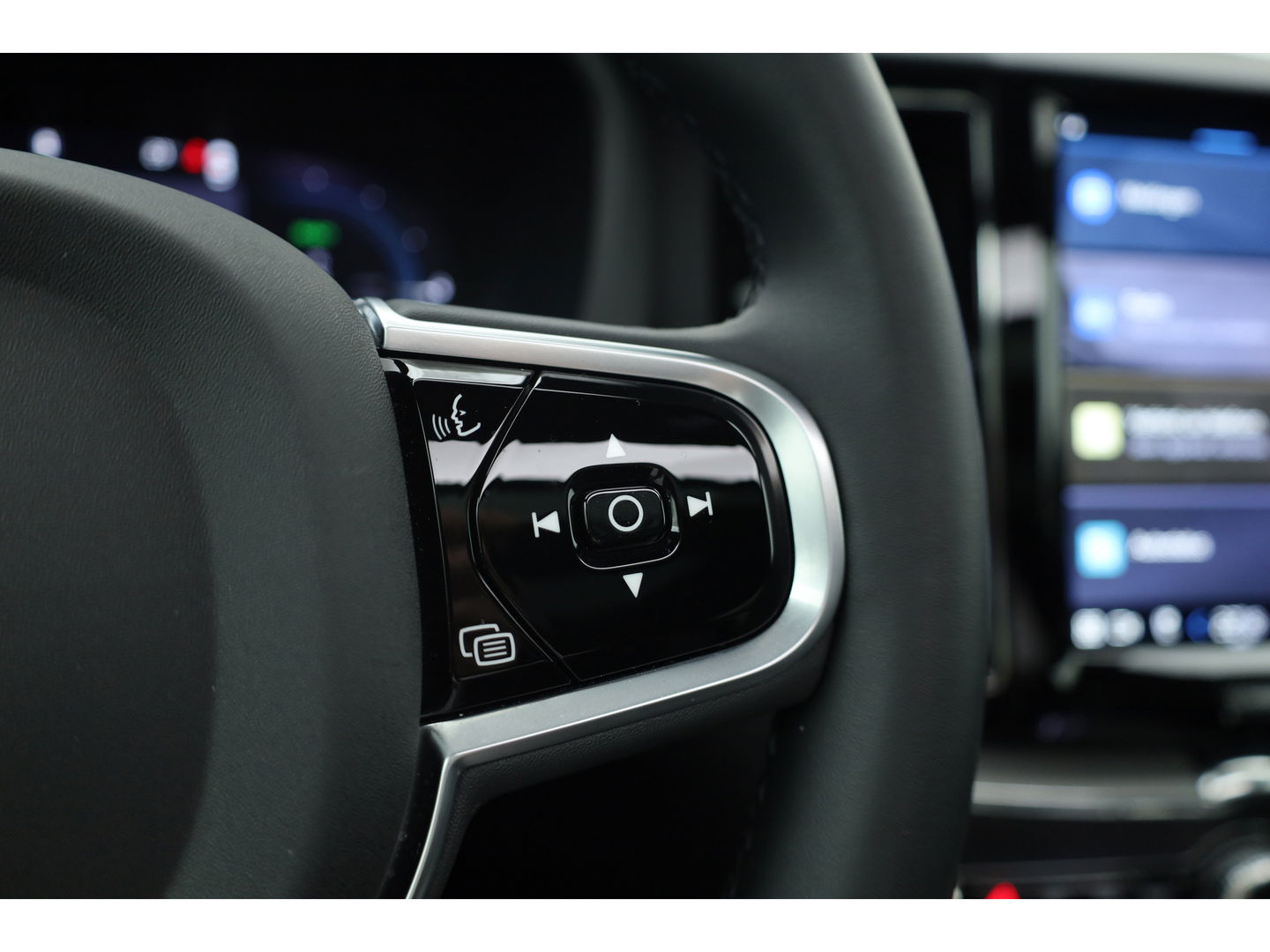 Volvo XC60 2.0 T6 Plug-in hybrid AWD Plus Dark | Luchtvering | Head-up | 360 camera | H&K Audio |  21 inch | Sportstoelen |