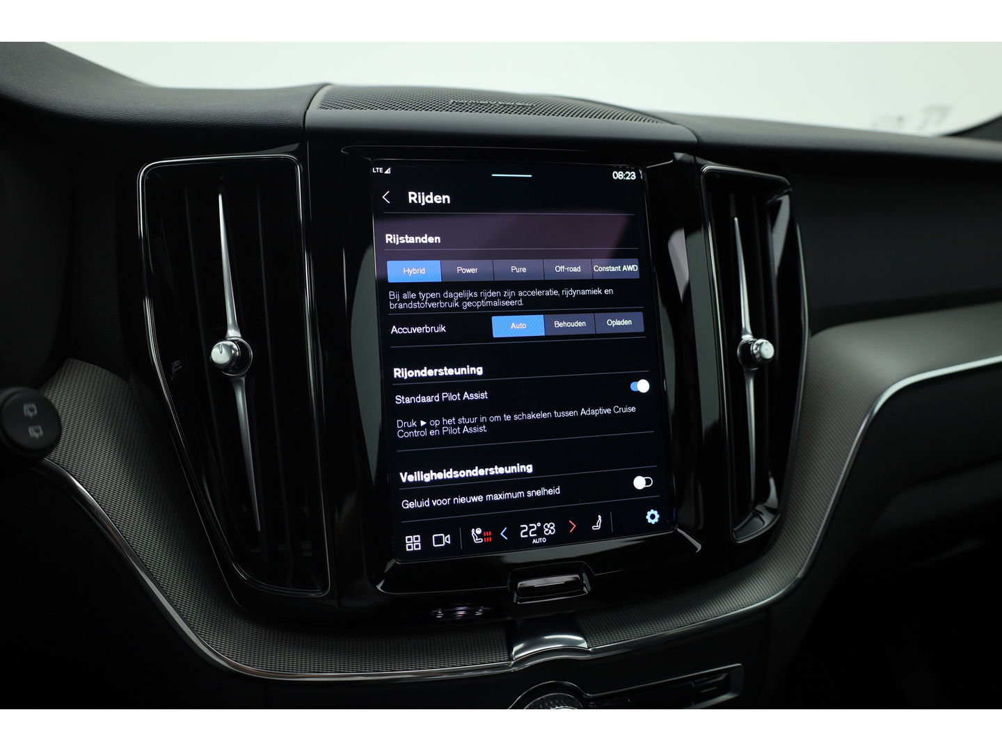 Volvo XC60 2.0 T6 Plug-in hybrid AWD Plus Dark | Luchtvering | Head-up | 360 camera | H&K Audio |  21 inch | Sportstoelen |