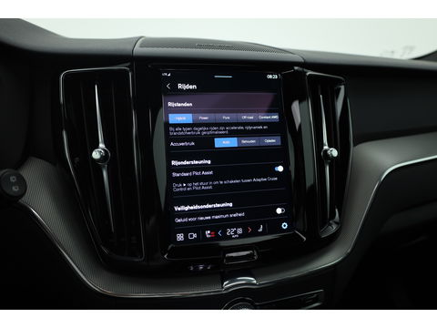 Volvo XC60 2.0 T6 Plug-in hybrid AWD Plus Dark | Luchtvering | Head-up | 360 camera | H&K Audio |  21 inch | Sportstoelen |