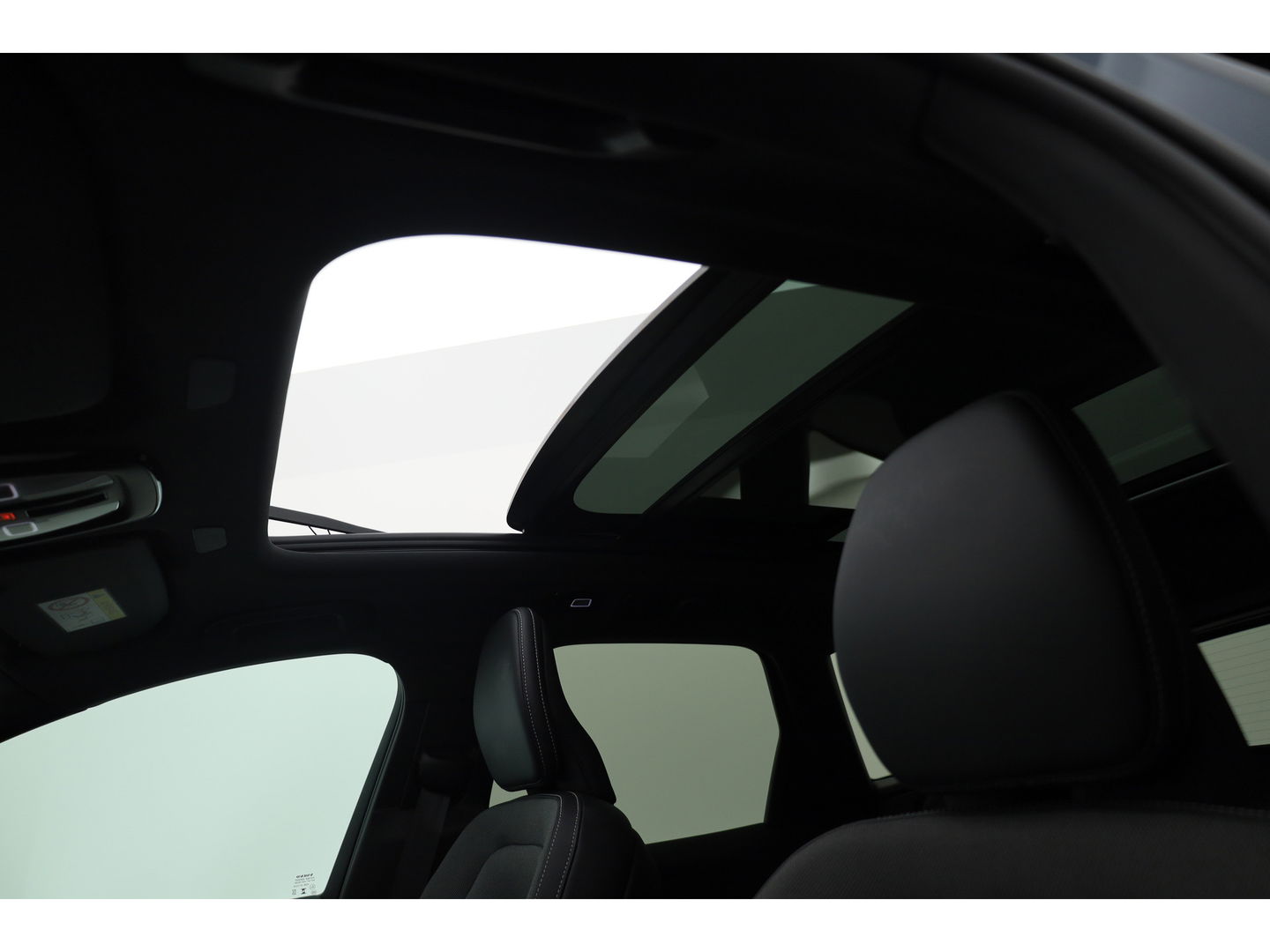 Volvo XC60 2.0 T6 Plug-in hybrid AWD Plus Dark | Luchtvering | Head-up | 360 camera | H&K Audio |  21 inch | Sportstoelen |