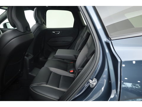 Volvo XC60 2.0 T6 Plug-in hybrid AWD Plus Dark | Luchtvering | Head-up | 360 camera | H&K Audio |  21 inch | Sportstoelen |