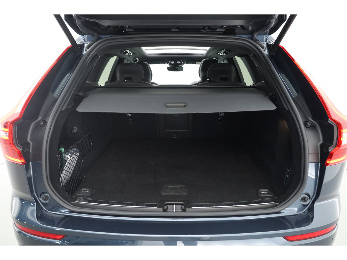 Volvo XC60 2.0 T6 Plug-in hybrid AWD Plus Dark | Luchtvering | Head-up | 360 camera | H&K Audio |  21 inch | Sportstoelen |