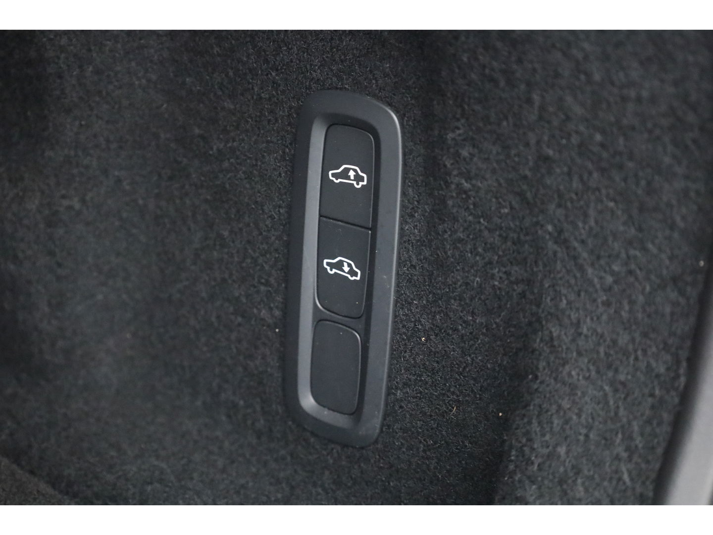 Volvo XC60 2.0 T6 Plug-in hybrid AWD Plus Dark | Luchtvering | Head-up | 360 camera | H&K Audio |  21 inch | Sportstoelen |