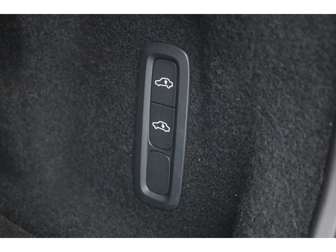 Volvo XC60 2.0 T6 Plug-in hybrid AWD Plus Dark | Luchtvering | Head-up | 360 camera | H&K Audio |  21 inch | Sportstoelen |