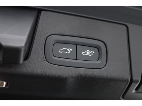 Volvo XC60 2.0 T6 Plug-in hybrid AWD Plus Dark | Luchtvering | Head-up | 360 camera | H&K Audio |  21 inch | Sportstoelen |