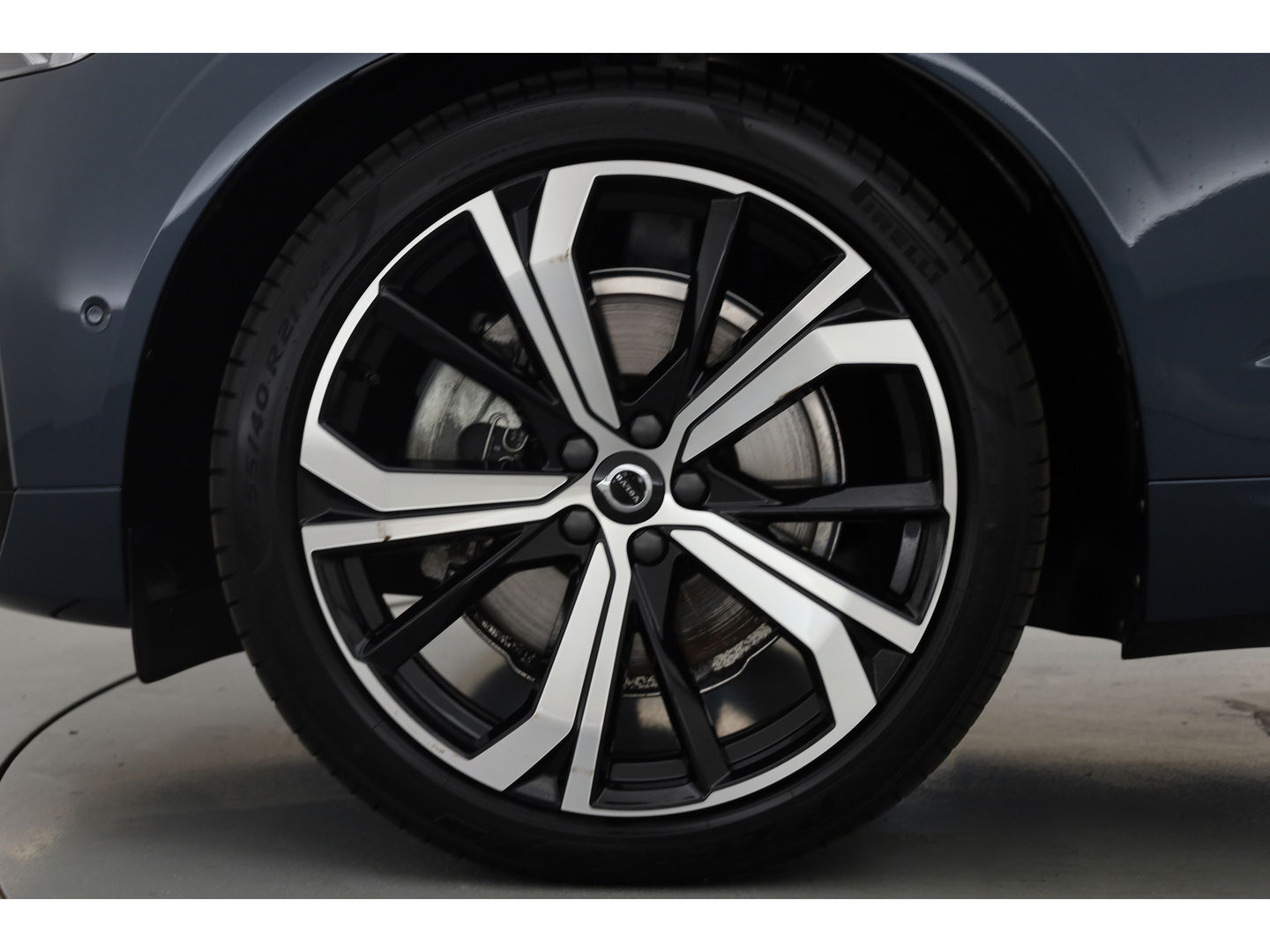 Volvo XC60 2.0 T6 Plug-in hybrid AWD Plus Dark | Luchtvering | Head-up | 360 camera | H&K Audio |  21 inch | Sportstoelen |