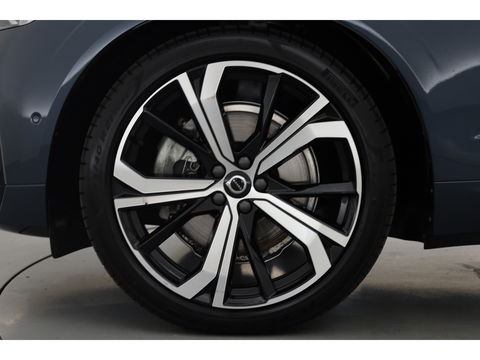 Volvo XC60 2.0 T6 Plug-in hybrid AWD Plus Dark | Luchtvering | Head-up | 360 camera | H&K Audio |  21 inch | Sportstoelen |