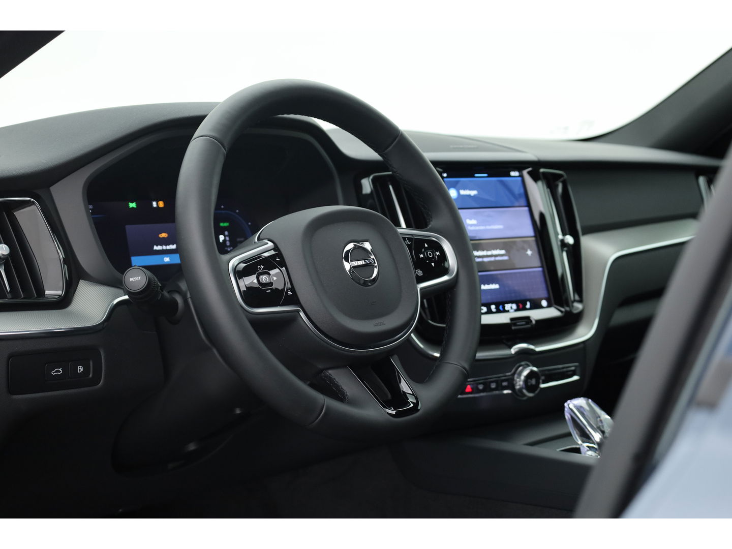 Volvo XC60 2.0 T6 Plug-in hybrid AWD Plus Dark | Luchtvering | Head-up | 360 camera | H&K Audio |  21 inch | Sportstoelen |