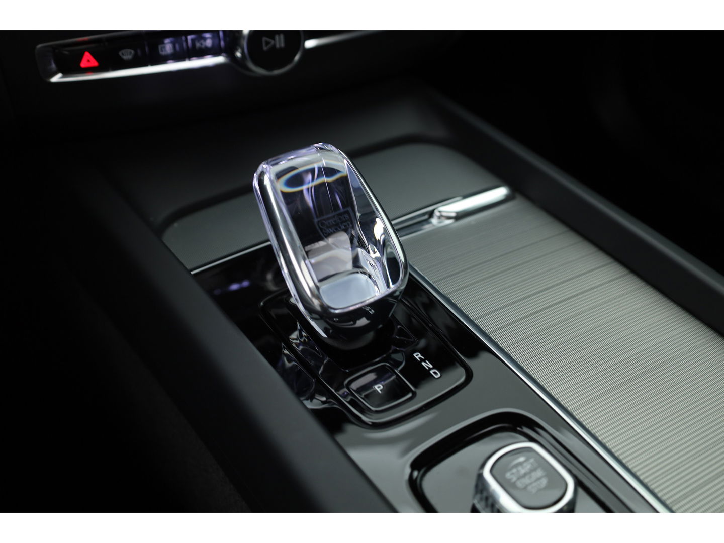 Volvo XC60 2.0 T6 Plug-in hybrid AWD Plus Dark | Luchtvering | Head-up | 360 camera | H&K Audio |  21 inch | Sportstoelen |