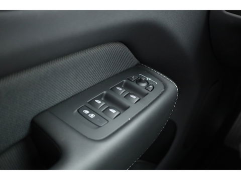 Volvo XC60 2.0 T6 Plug-in hybrid AWD Plus Dark | Luchtvering | Head-up | 360 camera | H&K Audio |  21 inch | Sportstoelen |