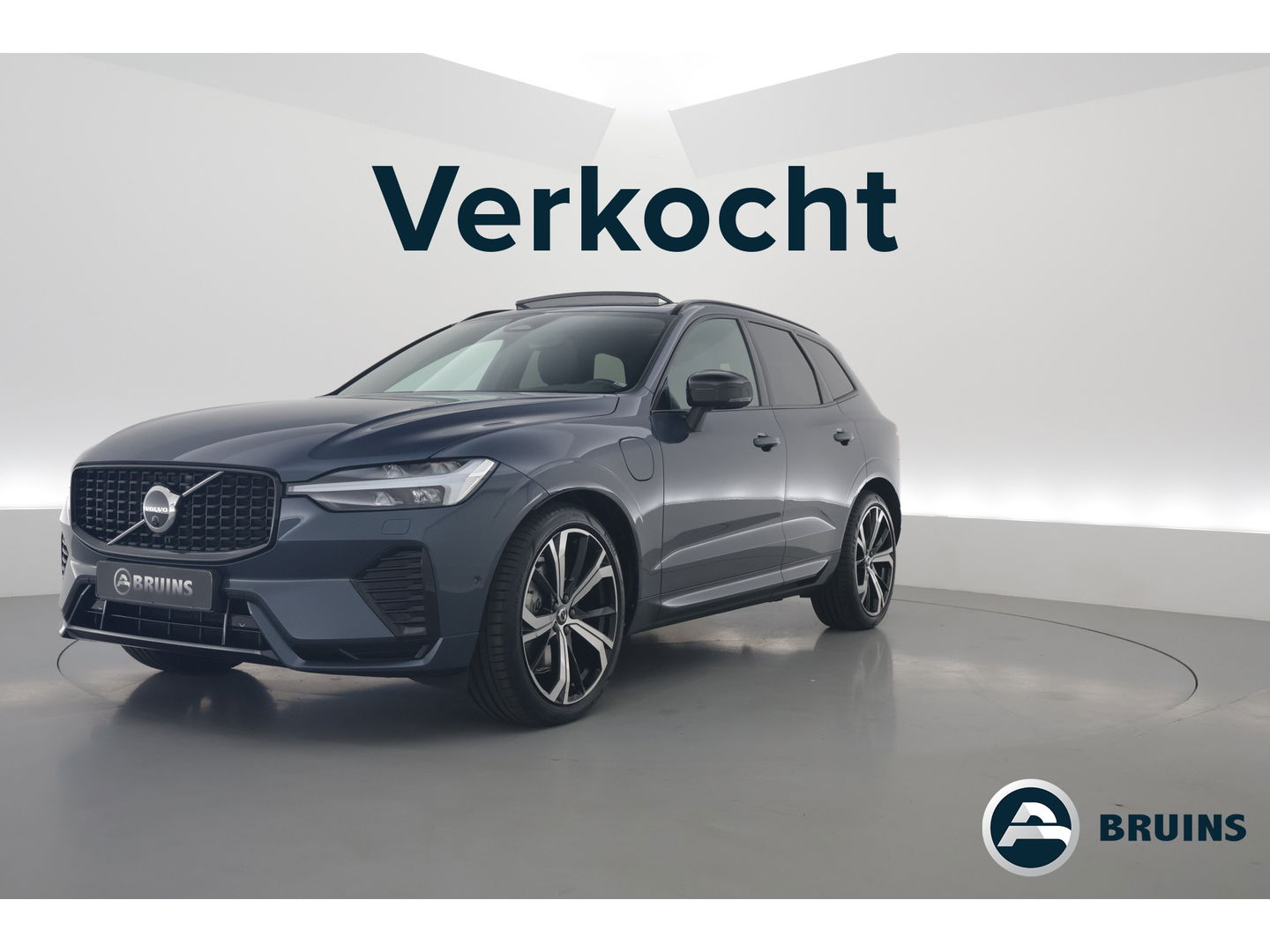 Volvo XC60 2.0 T6 Plug-in hybrid AWD Plus Dark | Luchtvering | Head-up | 360 camera | H&K Audio |  21 inch | Sportstoelen |