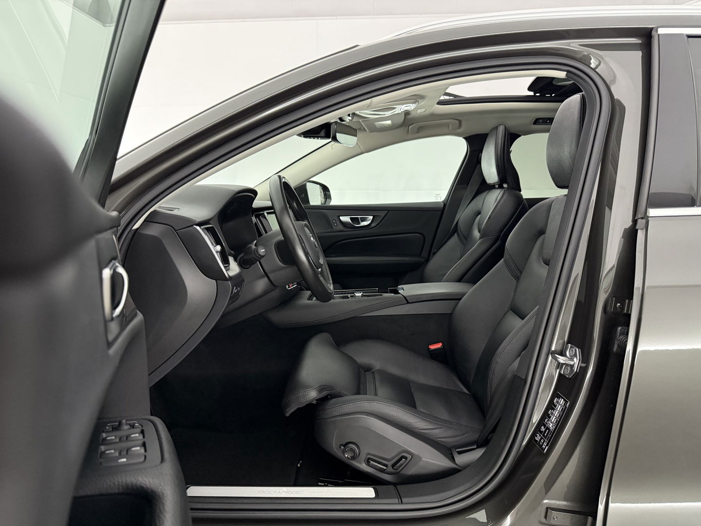 Volvo V60 2.0 T6 Recharge AWD 291PK Inscription | SOH 84% | 360° | Pano | H/K | Trekh. | Memory | HUD | Carplay | Leder | Stuur/Stoelverw. l NAP