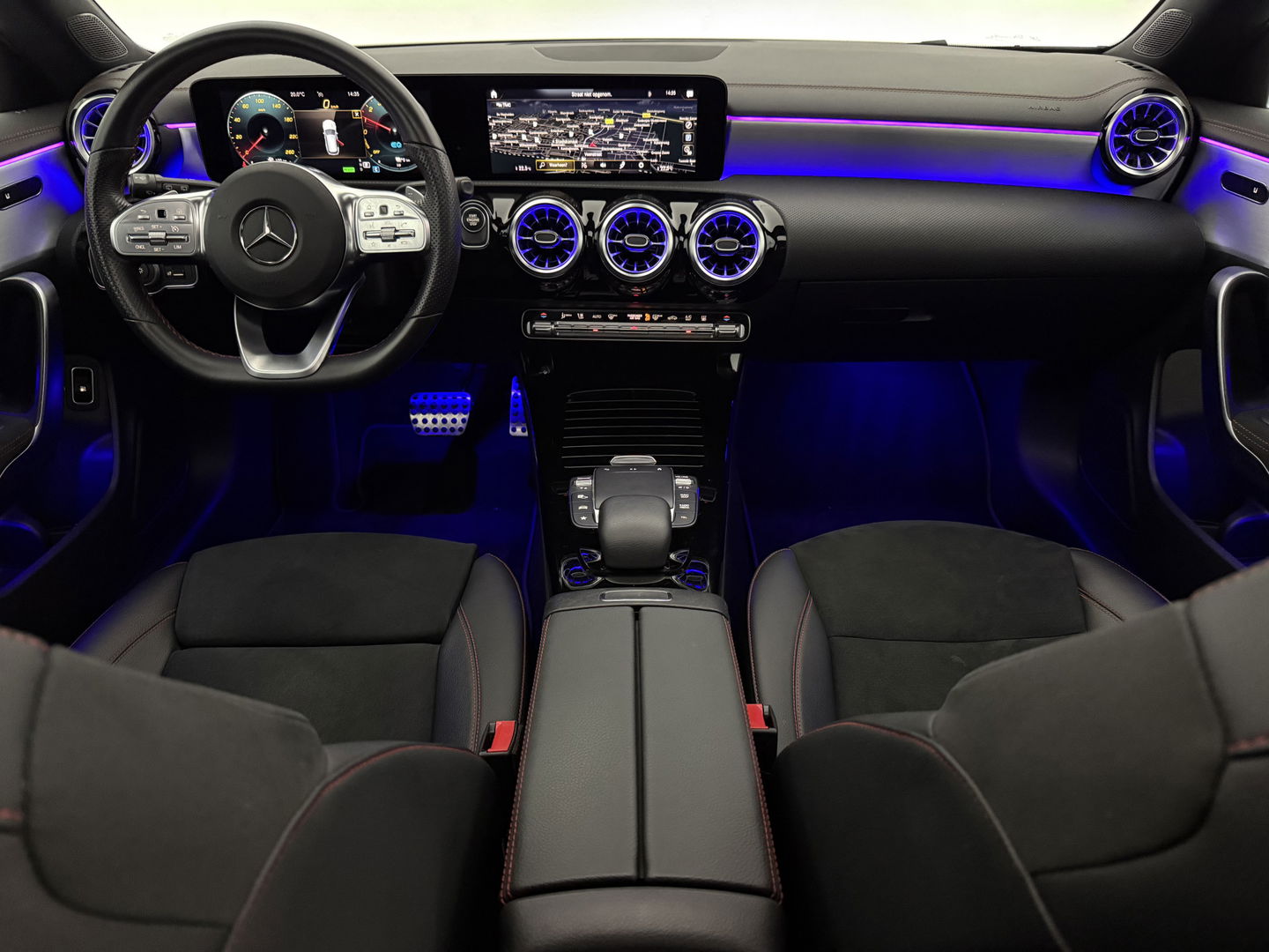 Mercedes-Benz CLA-Klasse 250 e AMG 218PK Shooting Brake | SOH 93% | Pano | Sfeerverl. | Virtual | Camera | Multibeam | Navi | NAP