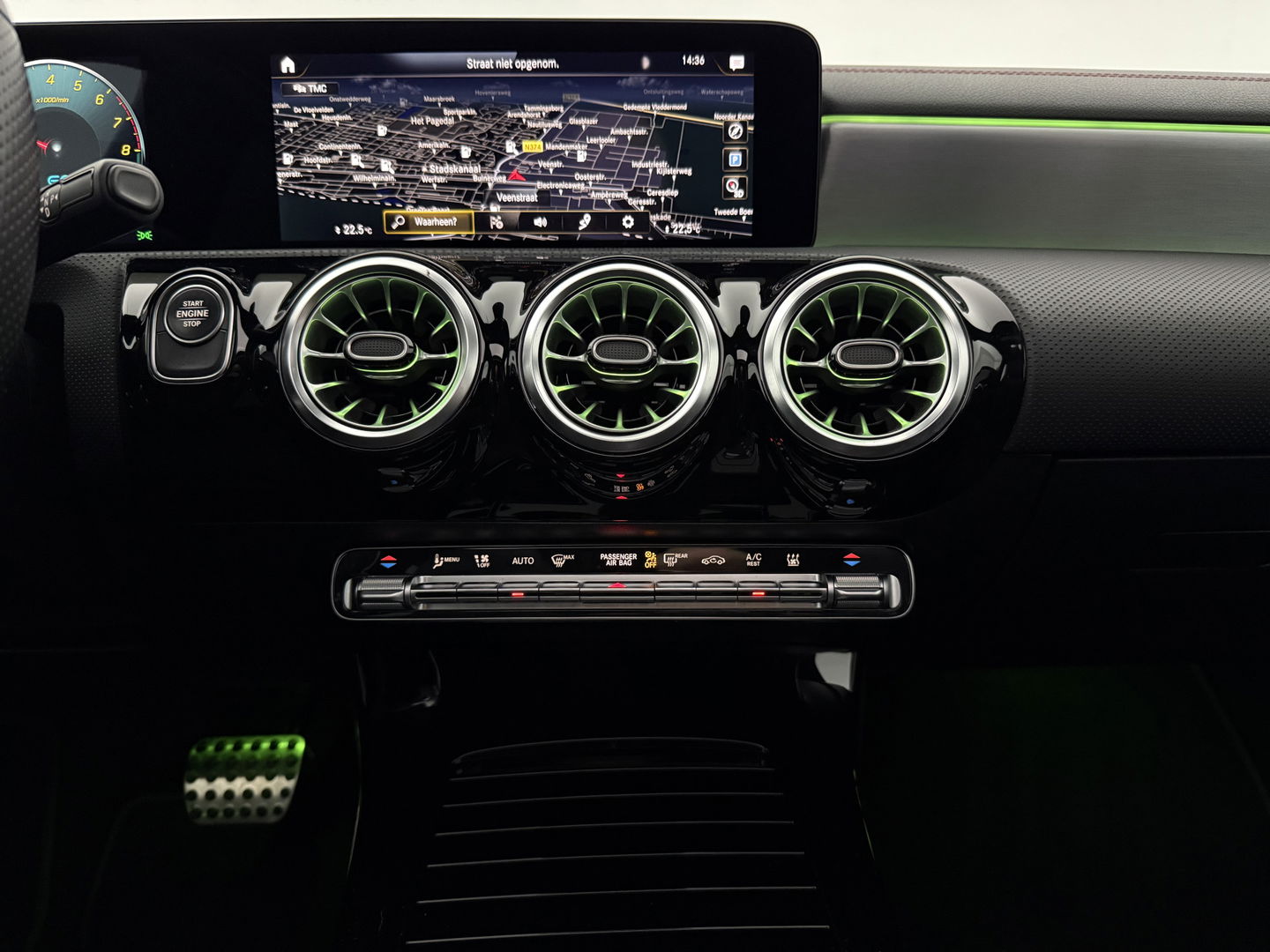 Mercedes-Benz CLA-Klasse 250 e AMG 218PK Shooting Brake | SOH 93% | Pano | Sfeerverl. | Virtual | Camera | Multibeam | Navi | NAP