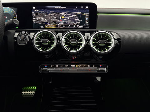 Mercedes-Benz CLA-Klasse 250 e AMG 218PK Shooting Brake | SOH 93% | Pano | Sfeerverl. | Virtual | Camera | Multibeam | Navi | NAP