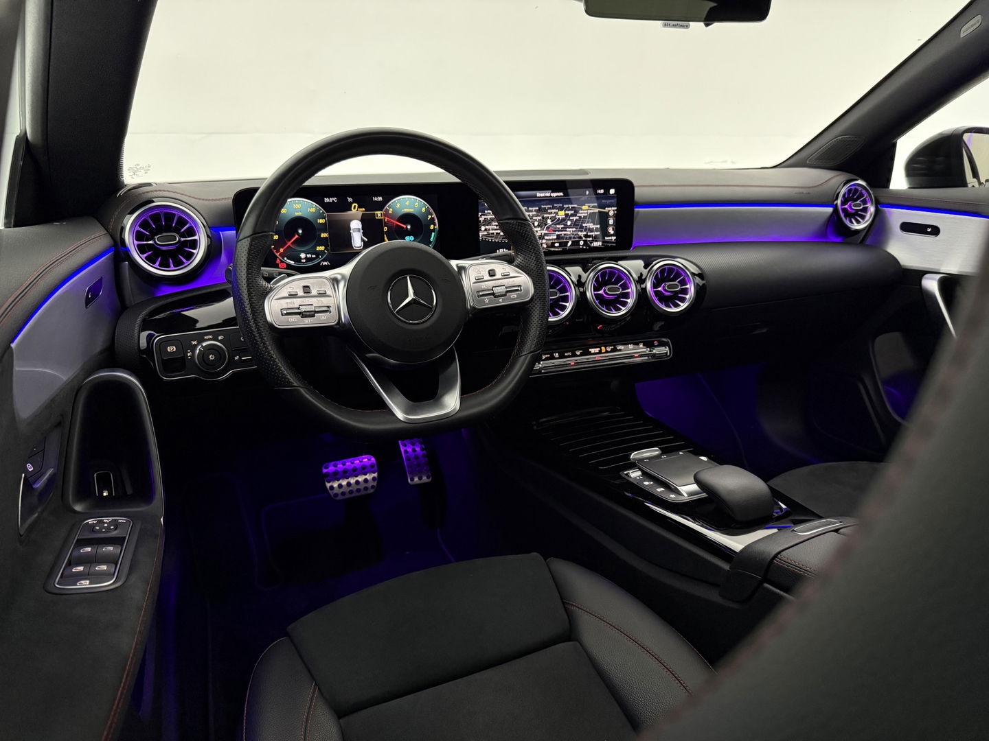 Mercedes-Benz CLA-Klasse 250 e AMG 218PK Shooting Brake | SOH 93% | Pano | Sfeerverl. | Virtual | Camera | Multibeam | Navi | NAP